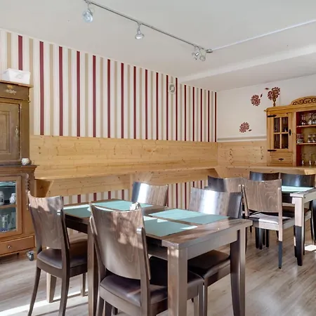 Gasthuis Gaestehaus Krone St. Georgen im Schwarzwald