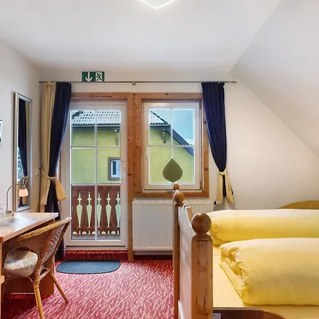 Gasthuis Gaestehaus Krone St. Georgen im Schwarzwald