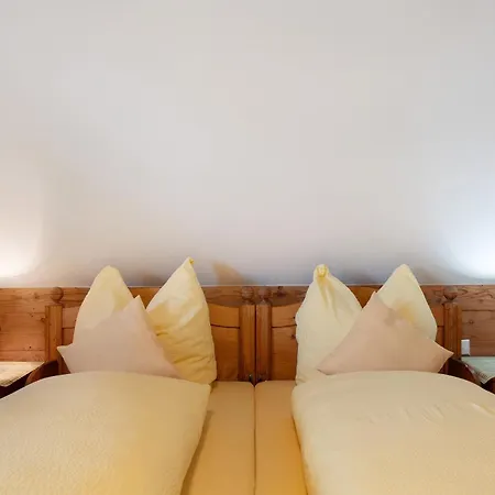 Gasthuis Gaestehaus Krone 3*